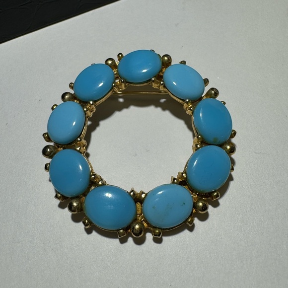 Vintage Turquoise Round Shaped Pin/ Broach. Gold With Turquoise Cabochons - Picture 2 of 14